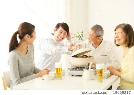 Family hot pot image warm color Family hot pot image warm color 19669217