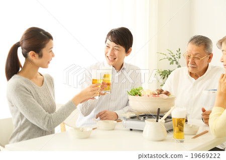 Family hot pot image warm color Family hot pot image warm color 19669222