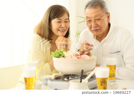 Family hot pot image warm color Family hot pot image warm color 19669227