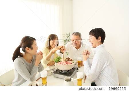 Family hot pot image warm color 19669235