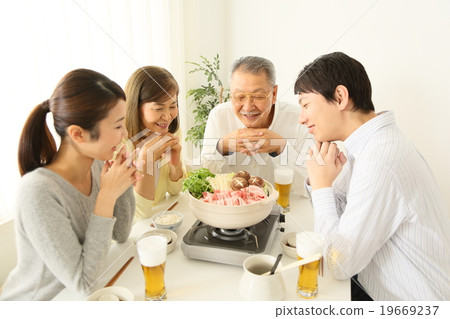 Family hot pot image warm color Family hot pot image warm color 19669237