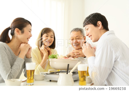 Family hot pot image warm color Family hot pot image warm color 19669238