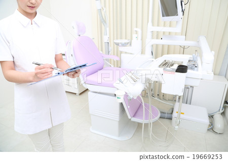 Dental clinic (hygienist · dentist · staff) image 19669253
