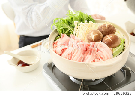 Family hot pot image warm color Family hot pot image warm color 19669323