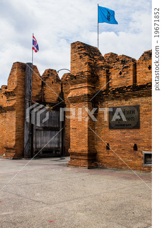 thapae gate 19671852