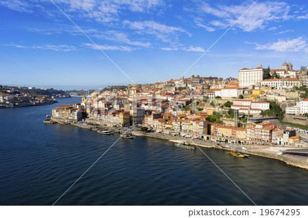 Historical district of Porto and the Douro River 19674295