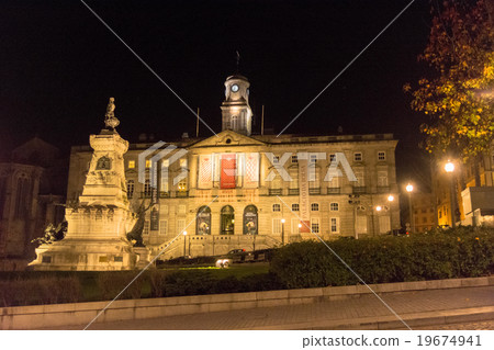 波爾圖的Bolsa Palace夜景 波爾圖的Bolsa Palace夜景 19674941