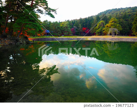 World Heritage Hiraizumi Hikokoshiji Autumn leaves 19677123
