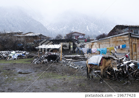 tibet traditional village 19677428