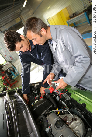 Car Garage Repairman Stock Photo 19678969 Pixta