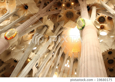 成像森林的Sagrada Familia 19680175