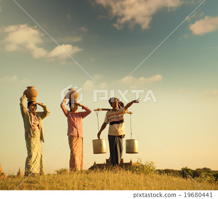 Group Asian Burmese traditional farmers in sunset Group Asian Burmese traditional farmers in sunset 19680441