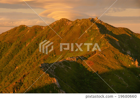 A lens cloud that appeared on the south side from the Central Alps, Hida Dake. Late July 19680660