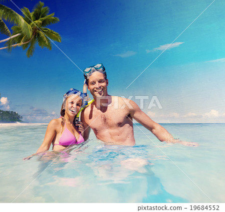 Couple Scuba Gear Paradise. Summer Vacation Concept 19684552