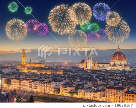 Fireworks under Arno River and Ponte Vecchio 19689107