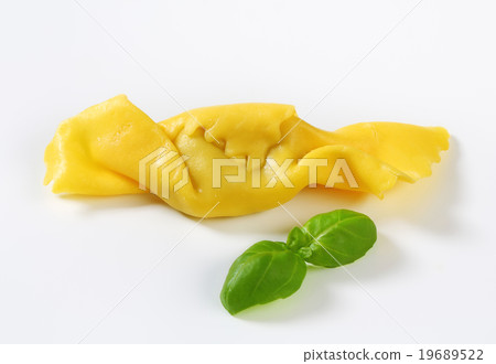 Caramelle-shaped stuffed pasta Caramelle-shaped stuffed pasta 19689522