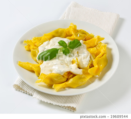 Stuffed pasta with cheese sauce 19689544