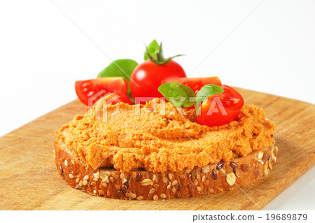 Bread with vegetable spread Bread with vegetable spread 19689879