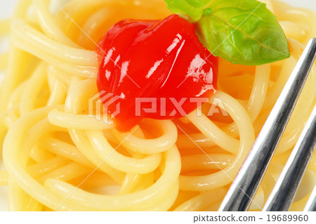 Spaghetti with tomato sauce Spaghetti with tomato sauce 19689960