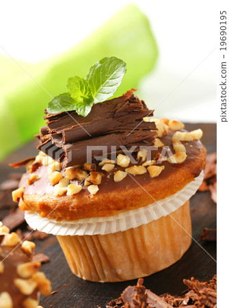 Hazelnut muffin 19690195