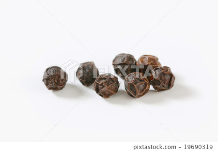 Black peppercorns 19690319