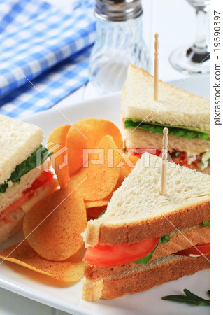Vegetable Sandwiches and crisps Vegetable Sandwiches and crisps 19690397