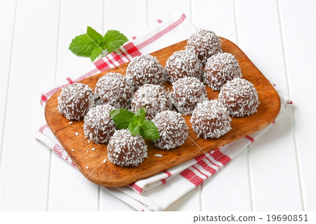Chocolate coconut balls Chocolate coconut balls 19690851