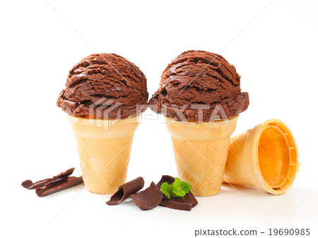 Chocolate ice cream cones 19690985