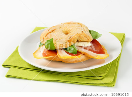 Friselle with prosciutto crudo and mozzarella 19691015