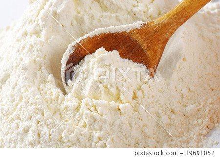 Pile of wheat flour 19691052