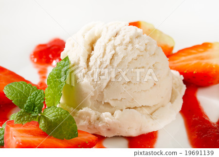 Ice cream with strawberries Ice cream with strawberries 19691139