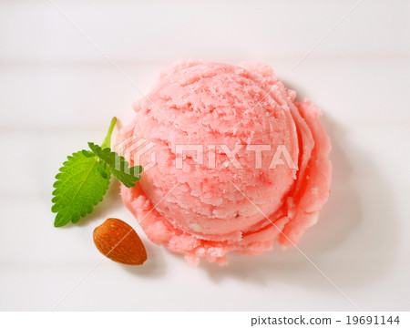 Fruit flavored ice cream 19691144