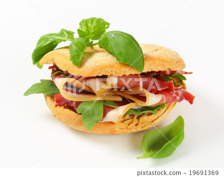 Prosciutto sandwich 19691369