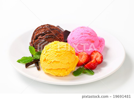 Ice cream trio 19691481