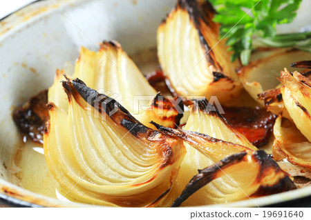 Pan roasted onion 19691640