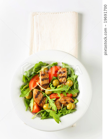 Grilled patty with fresh vegetable salad Grilled patty with fresh vegetable salad 19691700