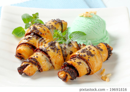 Chocolate crescent rolls with ice cream 19691816