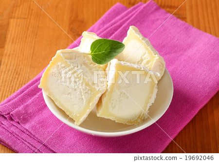 Halved Crottins de Chevre Halved Crottins de Chevre 19692046