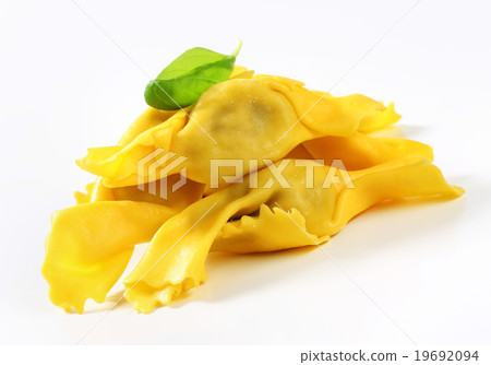 Caramelle-shaped stuffed pasta 19692094