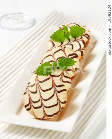 Glazed mini cakes Glazed mini cakes 19692124