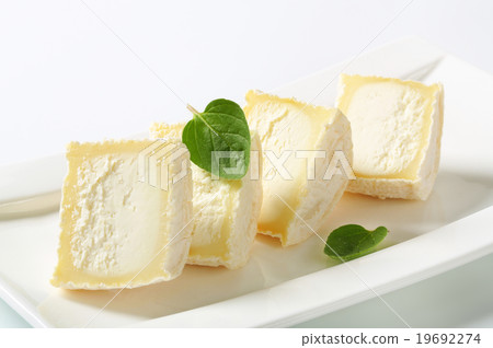 Halved Crottins de Chevre Halved Crottins de Chevre 19692274