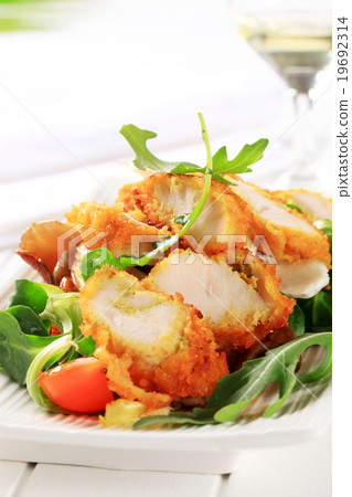 Breaded chicken breast with salad greens 19692314