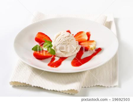 Ice cream with strawberries Ice cream with strawberries 19692503