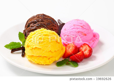 Ice cream trio 19692626