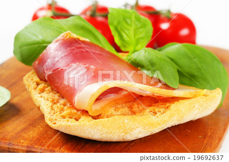 Slice of prosciutto on crispy bread Slice of prosciutto on crispy bread 19692637