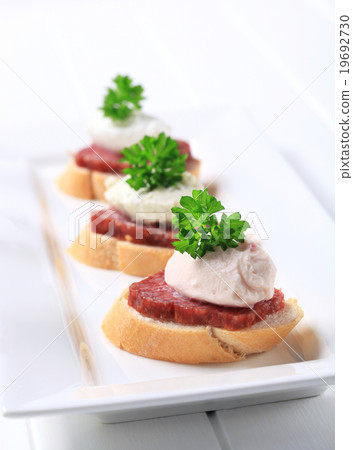 Canapes 19692730