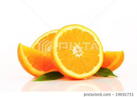 Orange halves and wedges 19692731