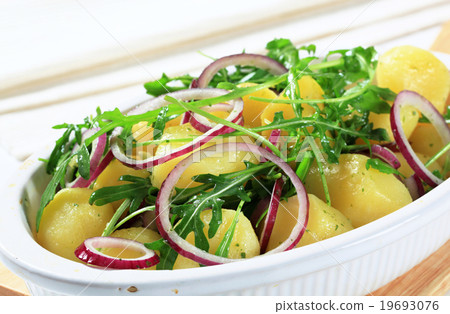 Potatoes with arugula and onion Potatoes with arugula and onion 19693076