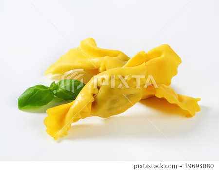 Caramelle-shaped stuffed pasta Caramelle-shaped stuffed pasta 19693080