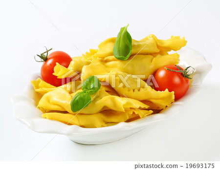 Caramelle shaped stuffed pasta Caramelle shaped stuffed pasta 19693175